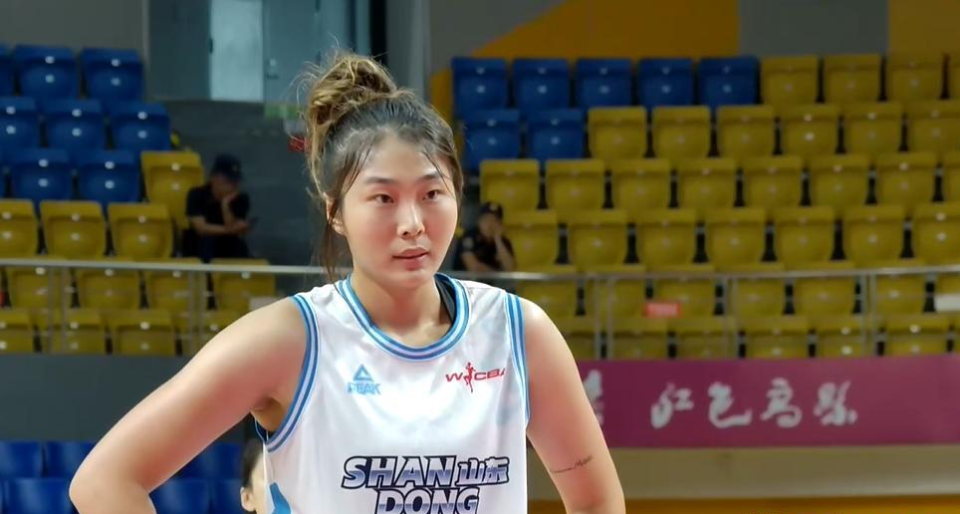 乔燕姿和张, 山东女篮此, 首节结束时