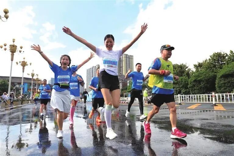 六马, 有旅居特色